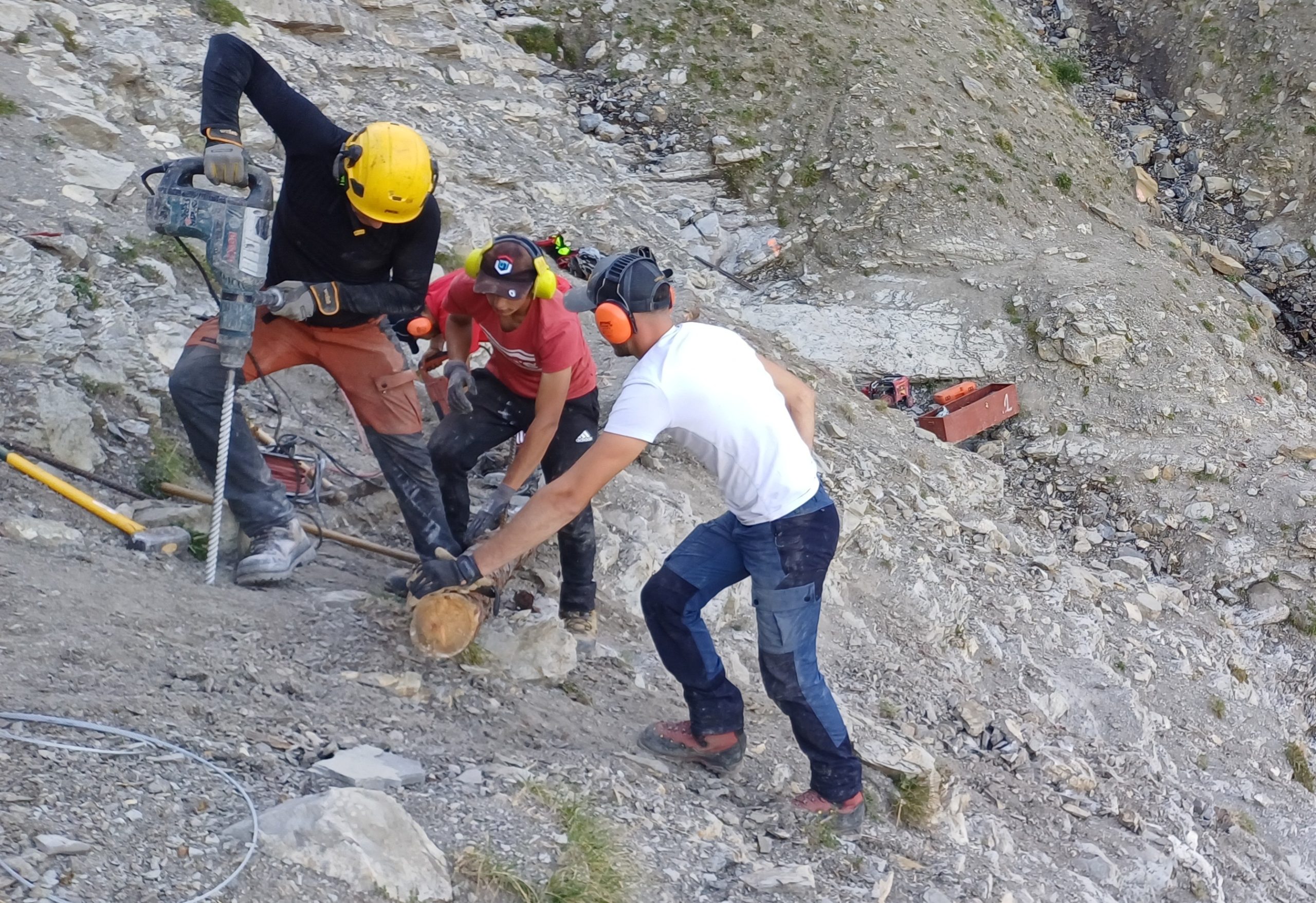 À propos du Tour de l’Obiou - Travaux sur les sentiers